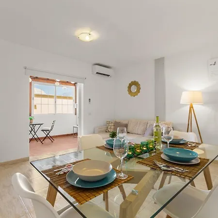 Casa Conchita. Relax, Diversion Y Playa. Playa Honda (Lanzarote)