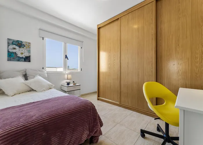 Casa Conchita. Relax, Diversion Y Playa. Playa Honda (Lanzarote)